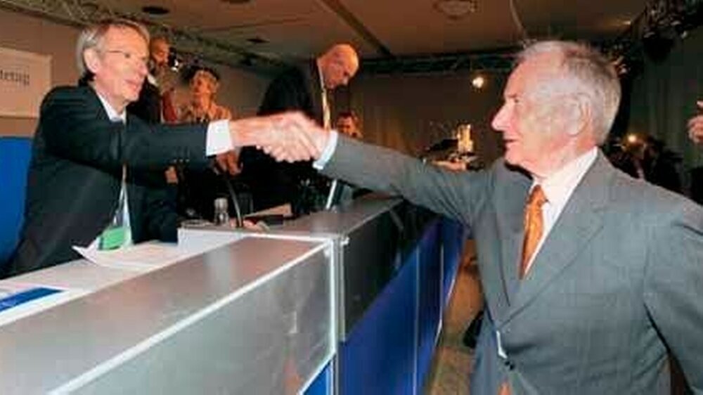 Unterstützung für die Anliegen der Ärzteschaft signalisierte auch Dr. Dr. Jürgen Weitkamp, Präsident der Bundeszahnärztekammer, vor Ort, gegenüber seinem Amtskollegen Hoppe von der BÄK.