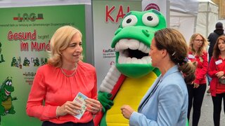 Kroko mit Bundesgesundheitsministerin Nina Warken und BZÄK-Vizepräsidentin Romy Ermler