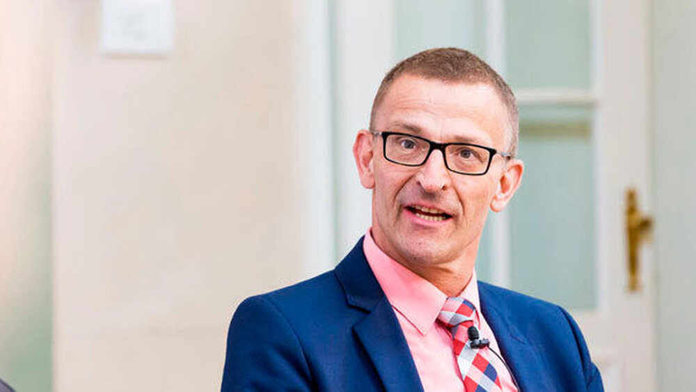 Dr. Kurt Franz, Leiter des Referats R B 1 Berufsrecht der Rechtsanwälte, Patentanwälte und Notare im Bundesministerium der Justiz und für Verbraucherschutz. Seine Position: Regulierung ist positiv, wenn sie verhältnismäßig und gemeinwohlverpflichtend ist: „Wir müssen eine Zusammenarbeit von Anwälten und Apothekern möglich machen.“ |