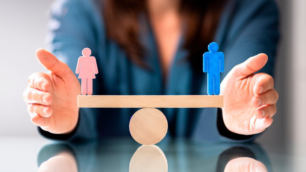 Symbolfoto Equal Pay Für gleiche oder gleichwertige Arbeit haben Frauen einen Anspruch auf gleiches Gehalt, urteilte des Gericht.