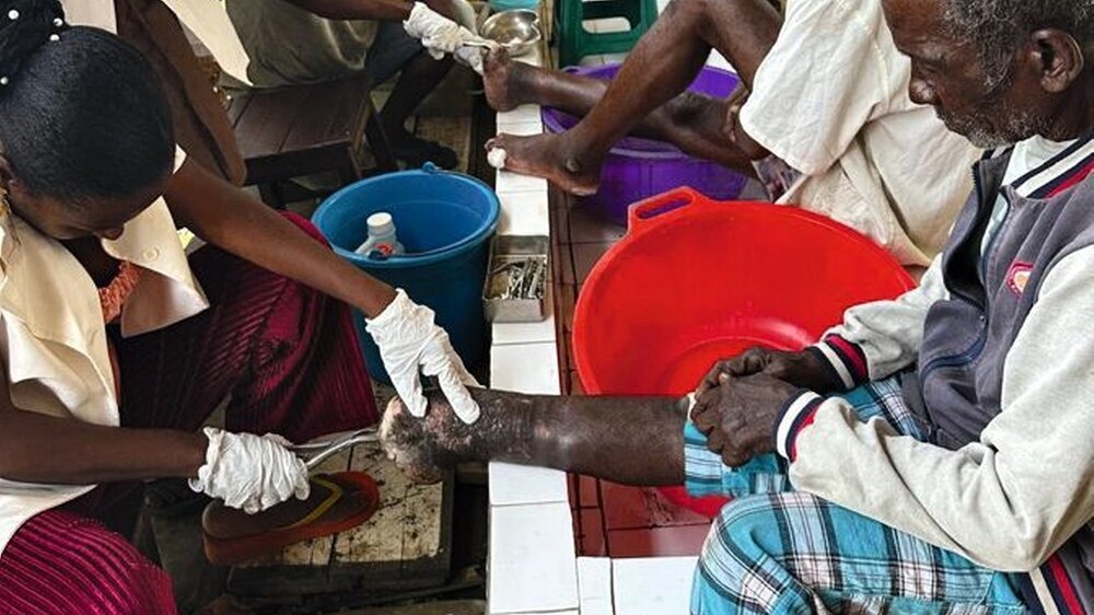 HDZ zum Welt-Lepra-Tag 2026: Wundversorgung im Lepra-Dorf