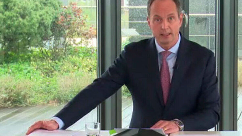 „Trotz der internen und externen Herausforderungen des Jahres hat sich die apoBank gut geschlagen, auch dank ihrer Positionierung im Gesundheitsmarkt und der engen Vernetzung mit den Organisationen der Heilberufe”, sagte Matthias Schellenberg, seit 1.