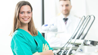 Zahnmedizinische Fachangestellte in Praxis