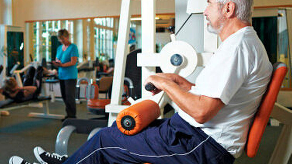 Um gesundheitsgefährdende Überlastungen auszuschließen, sollten Patienten motiviert werden, beim Sport regelmäßig die Pulsfrequenz zu messen. Diese sollte nach Möglichkeit 120 Schläge/Minute nicht übersteigen. |