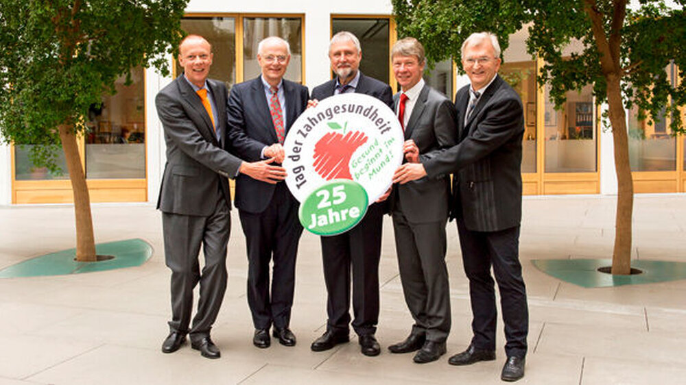 v.l.n.r.: Dr. Matthias Lehr, Johann-Magnus Frh. v. Stackelberg, Dr. Uwe Prümel-Philippsen, Prof. Dietmar Oesterreich, Prof. Johannes Einwag