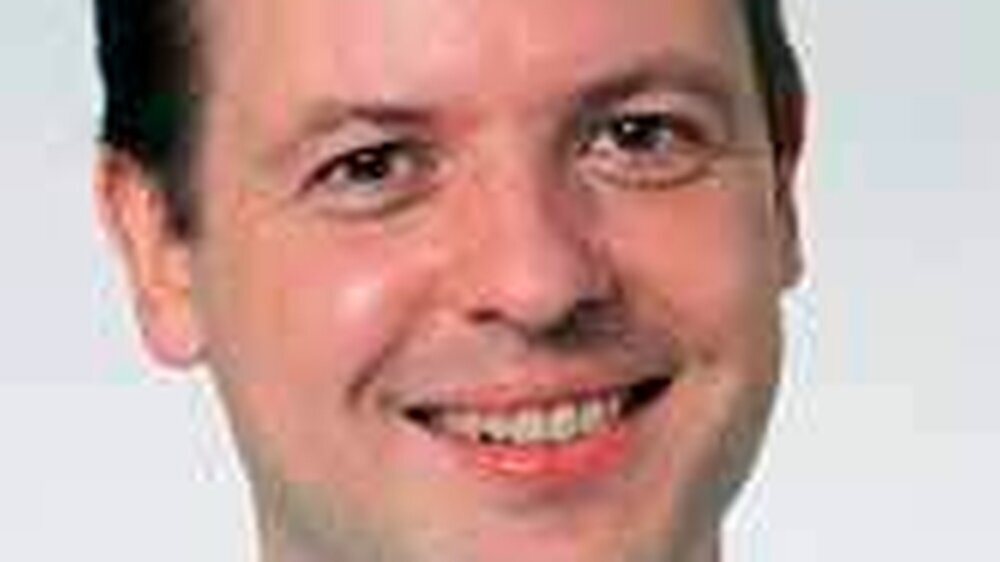 Dr. med. dent. Gunnar Vockert\r\nStudium der Zahnmedizin in Frankfurt am Main 1991 bis 1999, Examen 1999. 2000 bis 2002 Tätigkeit in mehreren niedergelassenen Praxen als Vorbereitungs- und Weiterbildungsassistent für Kieferorthopädie Seit 2002 wissensc
