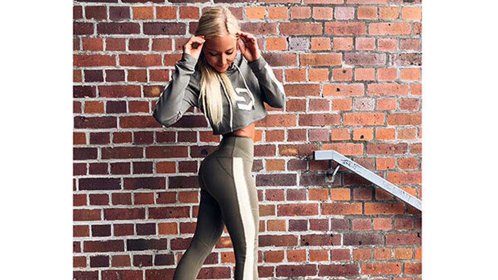 Zahnärztin Julia Gründer bei der Arbeit als Influencerin auf Instagram