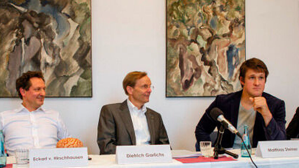 Prominente Unterstützung: Arzt, Komiker und Moderator Eckart von Hirschhausen (erster v.l.) macht sich für die Ziele der NCD-Allianz stark – ebenso Matthias Steiner (dritter v.l.), Olympiasieger im Gewichtheben, Typ-1-Diabetiker und Autor. |