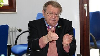 "Ich hatte meiner Frau fest in die Hand versprochen, mich nicht für den KZBV-Vorsitz aufstellen zu lassen. Da hatte ich die Rechnung ohne den Wirt gemacht!": Karl Horst Schirbort feiert 2017 seinen 80. Geburtstag (12. April) und sein 50-jähriges Jubiläum als Standespolitiker.