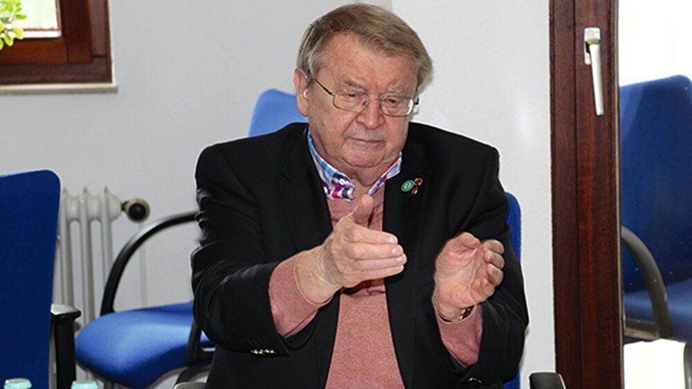 "Ich hatte meiner Frau fest in die Hand versprochen, mich nicht für den KZBV-Vorsitz aufstellen zu lassen. Da hatte ich die Rechnung ohne den Wirt gemacht!": Karl Horst Schirbort feiert 2017 seinen 80. Geburtstag (12. April) und sein 50-jähriges Jubiläum als Standespolitiker.