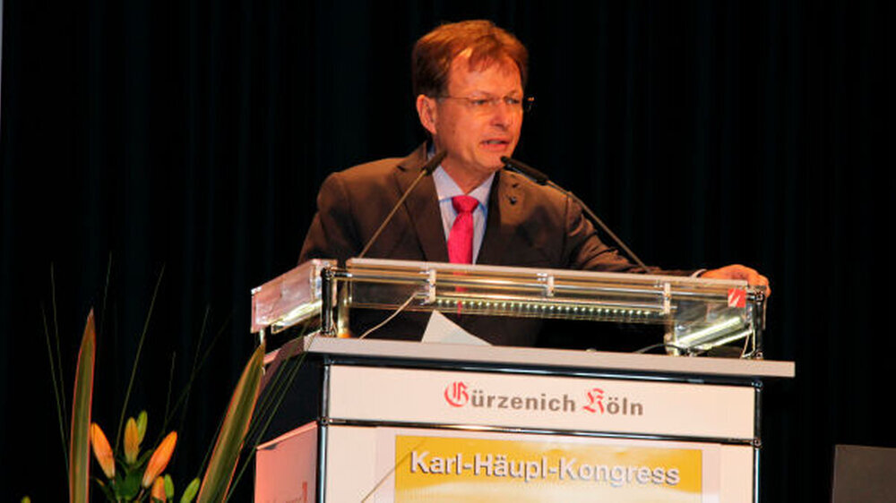 Dr. Dr. Georg Arentowicz, Fortbildungsreferent der Zahnärztekammer Nordrhein, führte die Teilnehmer durch das zweitägige Programm.