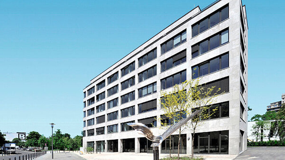 Außen moderne Fassade, innen Maschinenraum: Im G-BA, dem obersten Beschlussgremium der Selbstverwaltung, wird Gesundheitspolitik gemacht. | Außen moderne Fassade, innen Maschinenraum: Im G-BA, dem obersten Beschlussgremium der Selbstverwaltung, wird Gesundheitspolitik gemacht. |