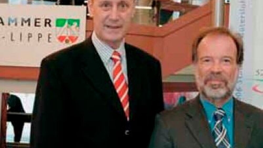 Hochkarätige Gäste sprachen auf dem Zahnärztetag Westfalen-Lippe: Kammerpräsident Dr. Walter Dieckhoff (links) begrüßte Festredner Prof. Norbert Walter, …