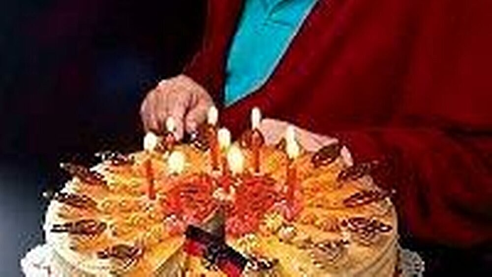 Wer sich auf seine Rentenbezüge freut, sollte rechtzeitig ein Finanzpolster einplanen: Ein Stück vom Kuchen will immer der Fiskus haben.