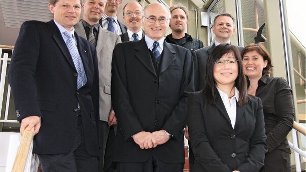 Die Referenten der Tagung (von links): Prof. Dr. P. Eickholz, Prof. Dr. C. Dörfer, Prof. Dr. P. Rammelsberg, Prof. Dr. U. Schlagenhauf, Prof. Dr. Dr. H. J. Staehle, Dr. J. Krieger, Dr. F. Klein, Prof. Dr. Dr. T.-S. Kim, PD Dr. B. Dannewitz