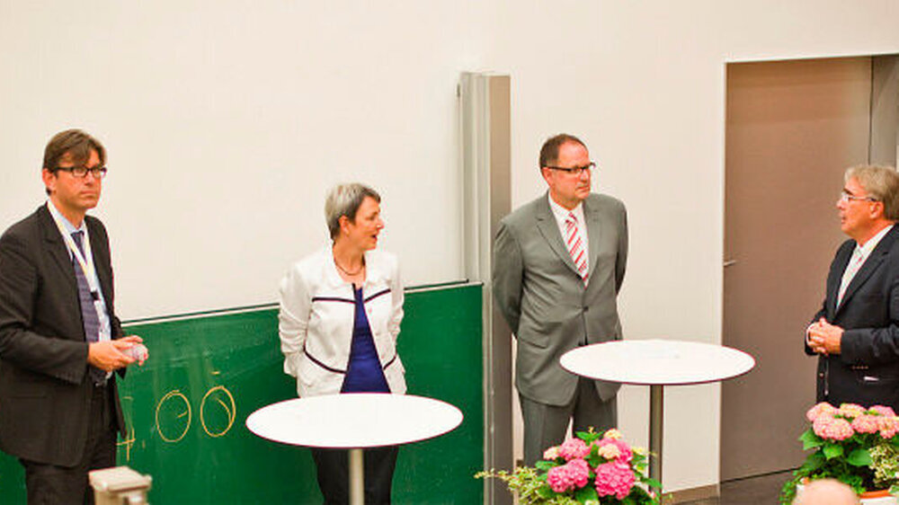 Unter der Leitung von Johannes Clausen (r.) diskutierten Dr. Ute Maier und Dr. Udo Lenke (m.) mit Dr. Wolfram Weimer über gesellschafts- und gesundheitspolitische Themen.