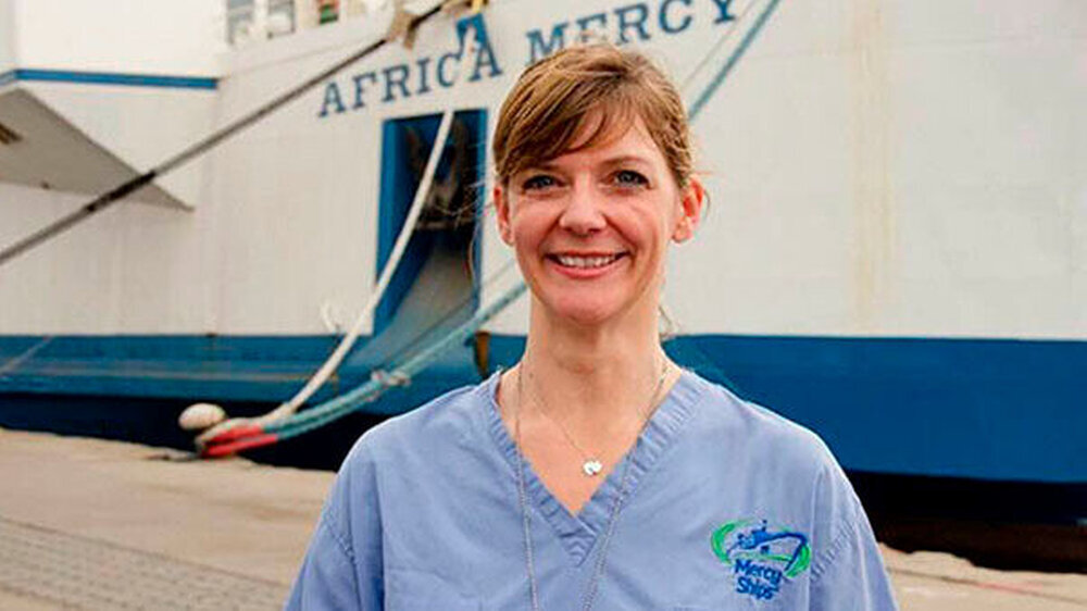 Britta Brüggemann war als ehrenamtlich tätige ZFA bereits mehrfach an Bord der Africa Mercy. Sie sagt: "Ich bin viel dankbarer geworden für gute Infrastruktur, Sauberkeit und medizinische Versorgung, die wir hier genießen dürfen. Das dies nicht selbs