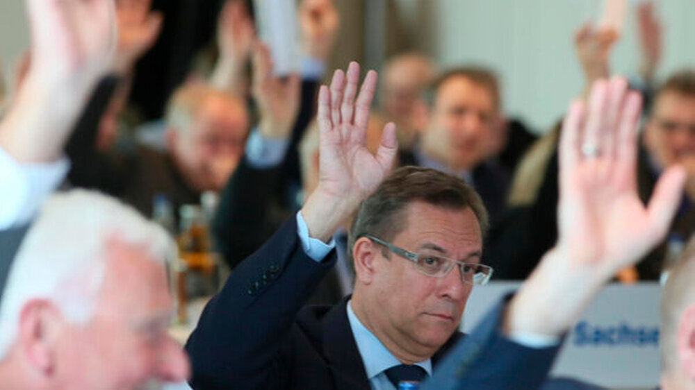Mit 57 anwesenden Mitgliedern ist die konstituierende Verteterversammlung der KZBV beschlussfähig.