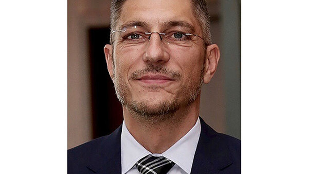 Der diesjährige Preisträger des "Aubrey Sheiham-Award for Distinguished Research in Dental Public Health Sciences" heißt Prof. Dr. Rainer Jordan und ist Lehrbeauftragter der Universität Witten/Herdecke (UW/H) sowie Wissenschaftlicher Direktor des Inst