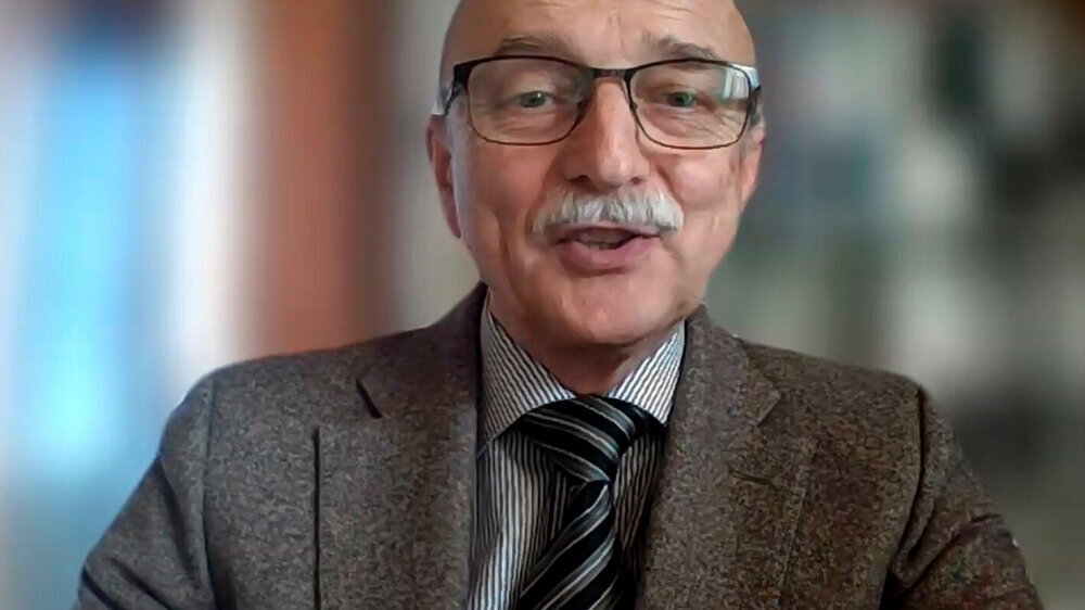 Im letzten Themenblock des Zahnärztetages ging es um Restaurationsmaterialien. Prof. Dr. Reinhard Hickel, München, skizzierte in seinem Vortrag „Das Ende einer Ära – Was kommt nach Amalgam?“ das inzwischen für viele Zahnmediziner unübersichtlic