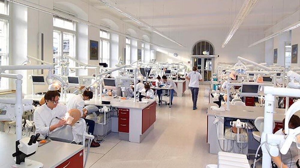 Um die Ausbildung mit CAD/CAM-gestützten Technologien zu realisieren, waren verschiedene Investitionen und räumliche Modernisierungen notwendig.