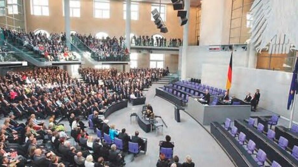 Gelingt mit den schwarz-gelben Konzepten und der Politik von Bundesgesundheitsminister Philipp Rösler ein Paradigmenwechsel im Gesundheitswesen? Diese Frage bleibt noch offen.