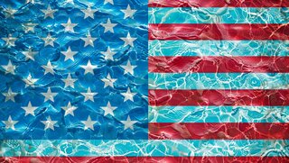 US-Flagge unter Wasser