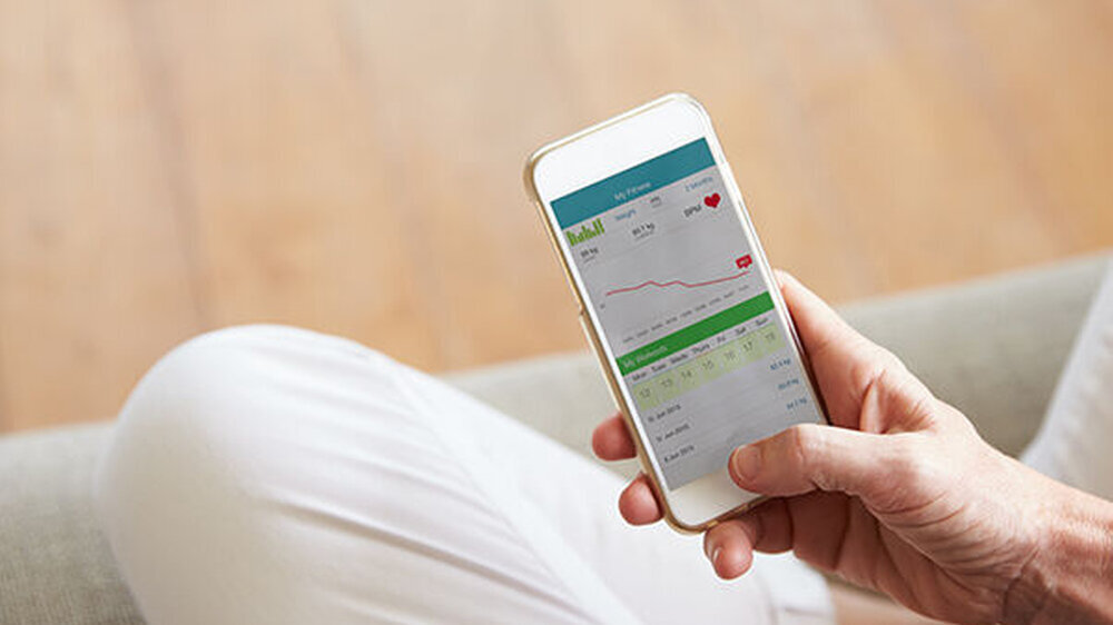 Zweischneidig ist aus Sicht der AOK der Leistungsanspruch der Versicherten auf Gesundheits-Apps: Sie werden in Zukunft "ohne ausreichende Überprüfung ihres Gesundheitsnutzens von den Krankenkassen übernommen werden müssen – und dies zu einem vom He