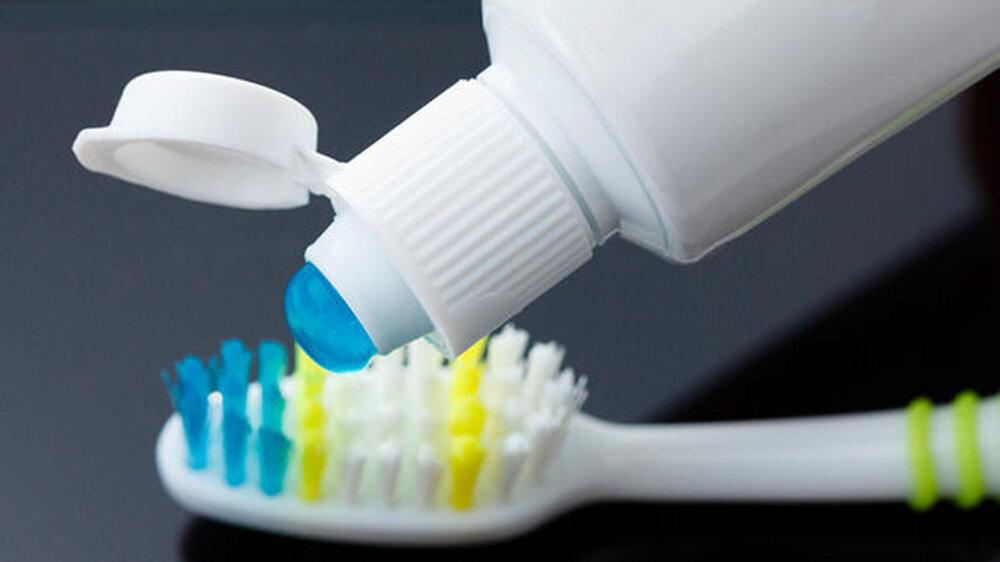 Nachdem bereits Öko-Test Anfang August verschiedene Zahnpasten nach ihrem Fluoridgehalt überprüft hat, hat nun Stiftung Warentest verschiedene Zahncremes aufgrund der Kriterien "Abrieb", "Inhaltsstoffe" und "Fluorid" bewertet. Zu den Spitzenreitern im