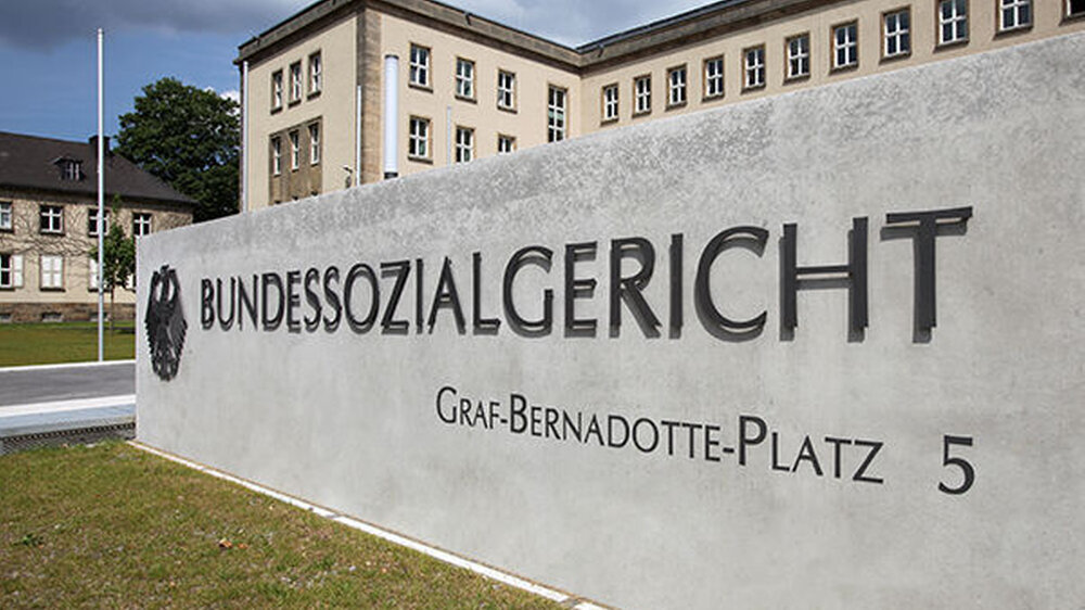 Aus Sicht des Bundessozialgerichts Kassel dürfen BAG und Z-MVZ für jeden Zahnarzt mit voller Zulassung einen Vorbereitungsassistenten beschäftigten - unabhängig ob der Zahnarzt im Angestelltenverhältnis beschäftigt ist oder nicht.