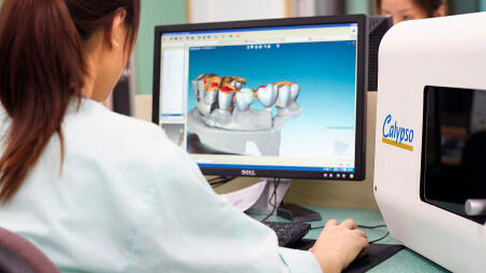 Mittels CAD/CAM gefertigter Zahnersatz gewinnt kontinuierlich an Bedeutung, dabei ist die Maschinenauslastung mittlerweile wichtiger als die Lohnkosten. |