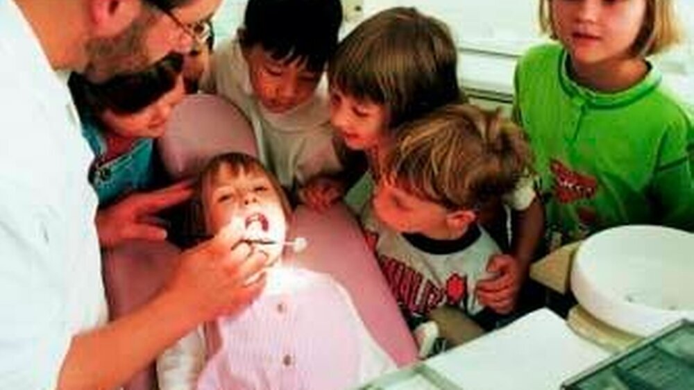Beratung und spezifische Betreuung – vor allem bei Kindern mit erhöhtem Kariesrisiko ist dies angebracht