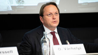 Olivér Várhelyi Oliver Varhelyi