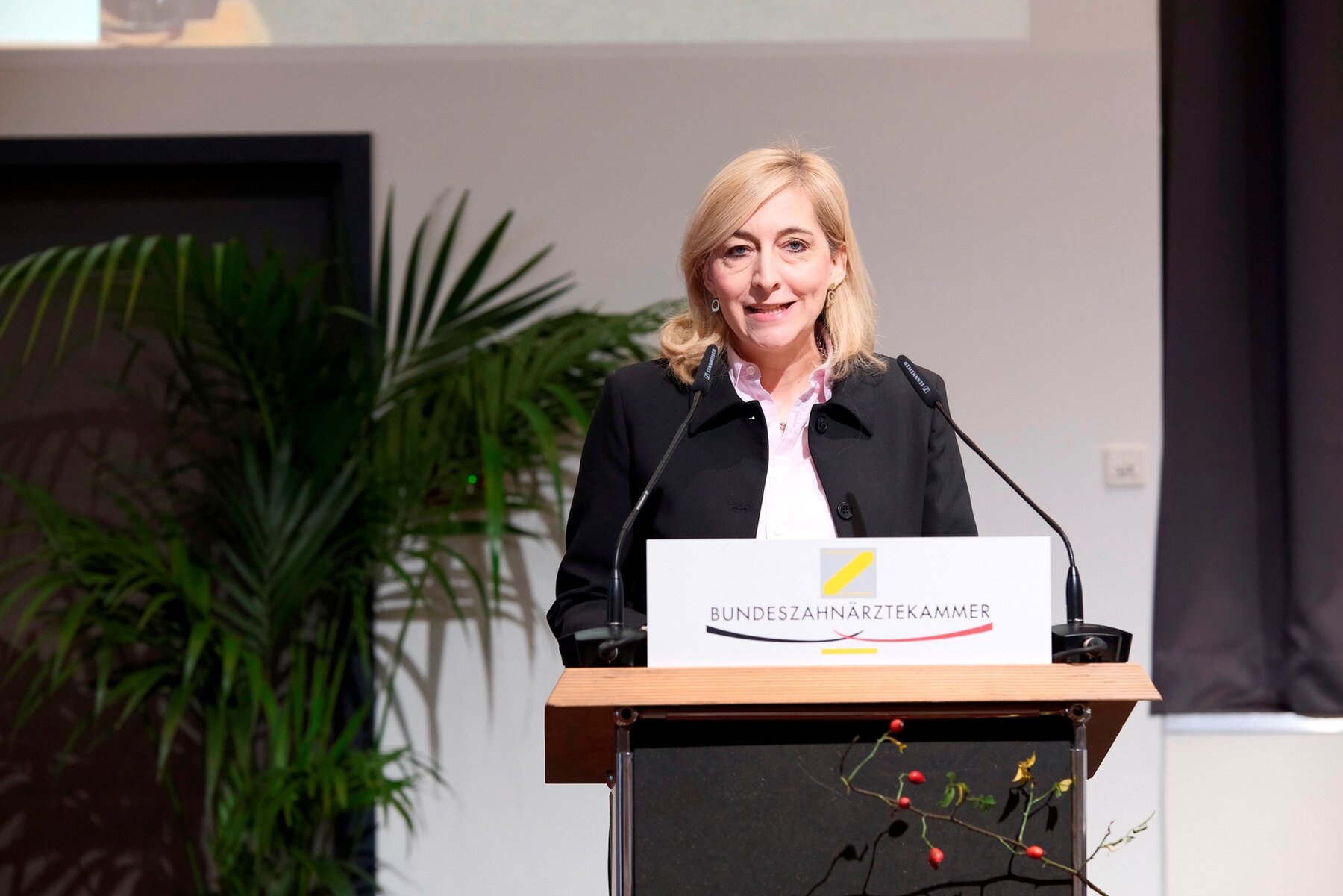 Bundesgesundheitsministerin Nina Warken (CDU) bei der BZÄK-Bundesversammlung am 31.10.2025 in Berlin