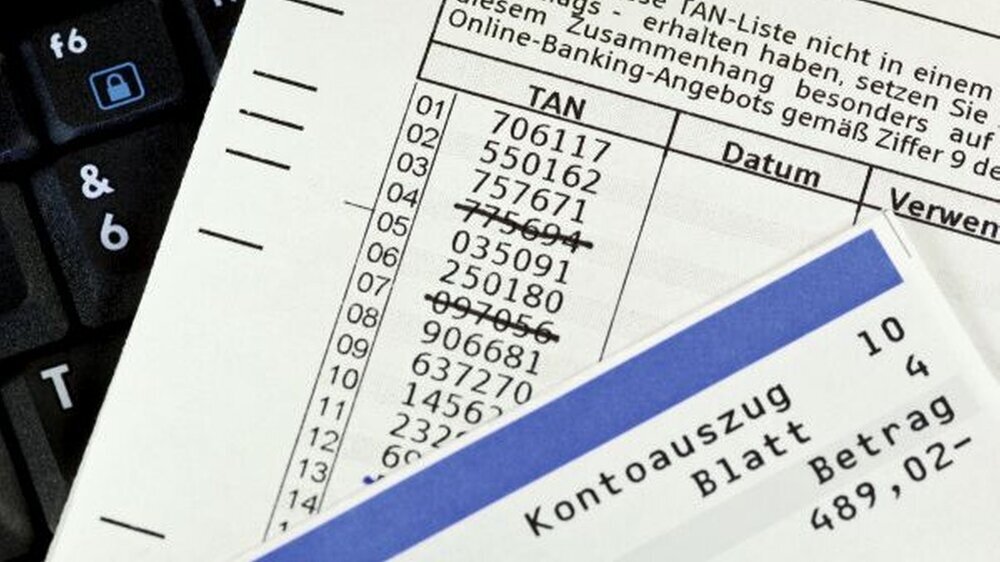 Steuerzahler, die Ärger mit dem Fiskus vermeiden wollen, sollten für ihre eigene Buchhaltungauch beim Onlinebanking den herkömmlichen Kontoauszug aufbewahren.