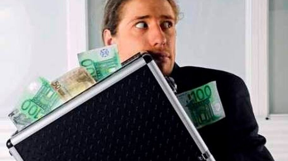 Er könnte ruhig schlafen, wenn er sein Geld zu Hause angelegt hätte. Viel zu viele fallen immer noch auf Zauberworte wie „Steuerersparnis“ herein. Doch Rendite gibt’s auch legal.