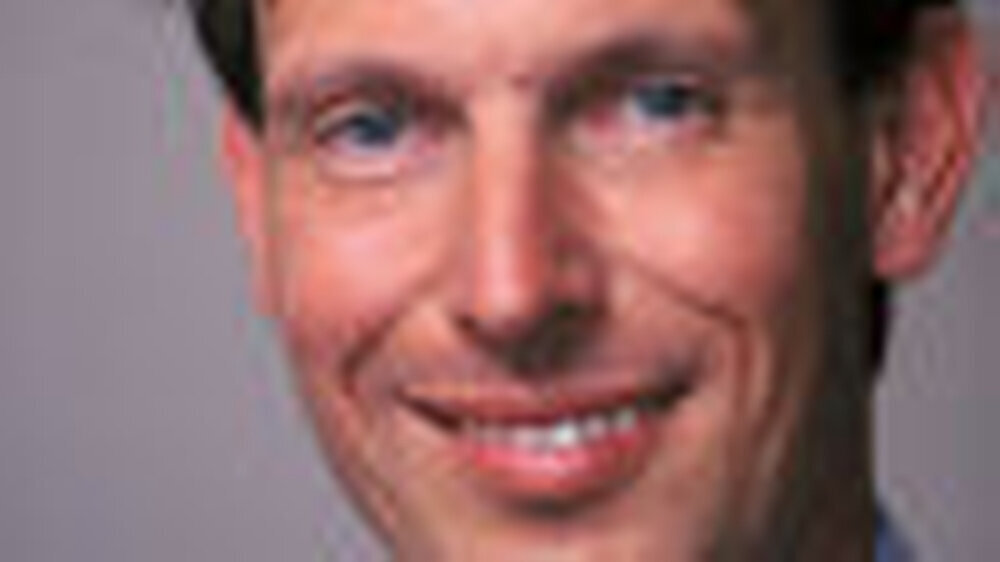 Priv.-Doz. Dr. Daniel Edelhoff\r\n\r\n1979 bis 1982 Ausbildung zum Zahntechniker, 1982 Gesellenprüfung, 1986 bis 1991 Studium der ZHK in Aachen, 1992 Appr., 1993 wiss. Mitarbeiter an der Klinik für ZÄ Prothetik des UK der RWTH Aachen. 1994 Promotion, 1