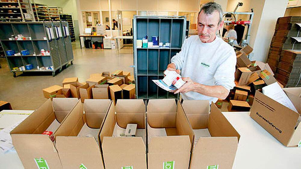 EU-Versandapotheken dürfen in Deutschland wieder tätig werden – und Rabatte gewähren. In Deutschland gibt es etwa 20 Apotheken je 100.000 Einwohner, in Dänemark sechs. | EU-Versandapotheken dürfen in Deutschland wieder tätig werden – und Rabatte gewähren. In Deutschland gibt es etwa 20 Apotheken je 100.000 Einwohner, in Dänemark sechs. |