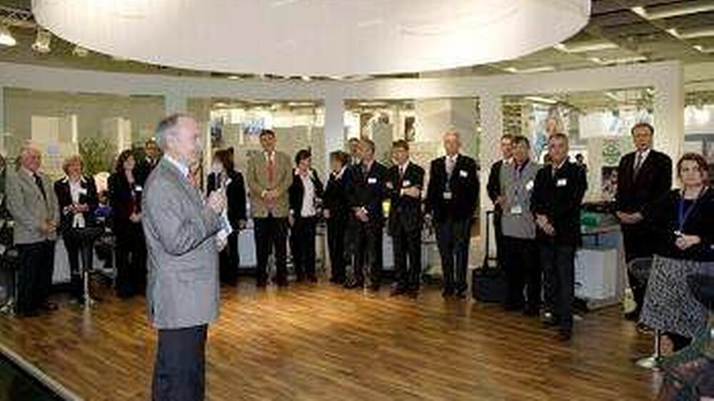 BZÄK-Präsident Dr. Dr. Jürgen Weitkamp eröffnete die Aktivitäten am Stand der zahnärztlichen Organisationen auf der IDS.
