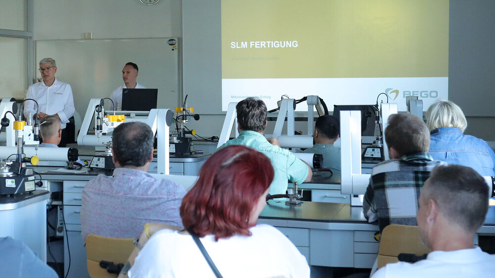 Im Workshop WIRONIUM RP Hybrid erfuhren die Teilnehmer wie einfach sich Zeit und Geld mit BEGOs neuem digitalen Einstückmodellguss, CAD/CAM-gefertigt aus WIRONIUM RP Hybrid, sparen lässt.
