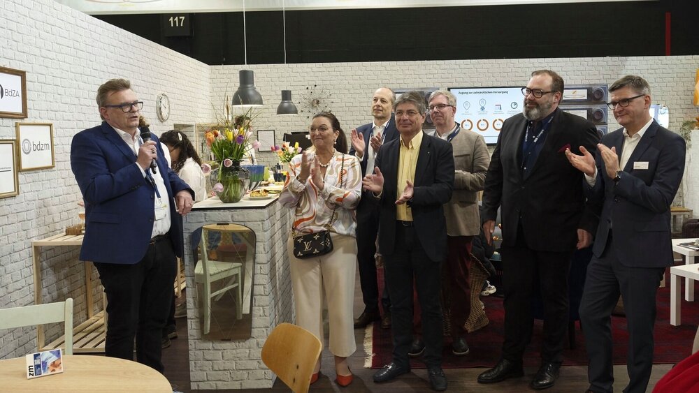 Eröffnung BZÄK-Stand auf der IDS 2025 durch BZÄK-Präsident Prof. Dr. Christoph Benz (li.)