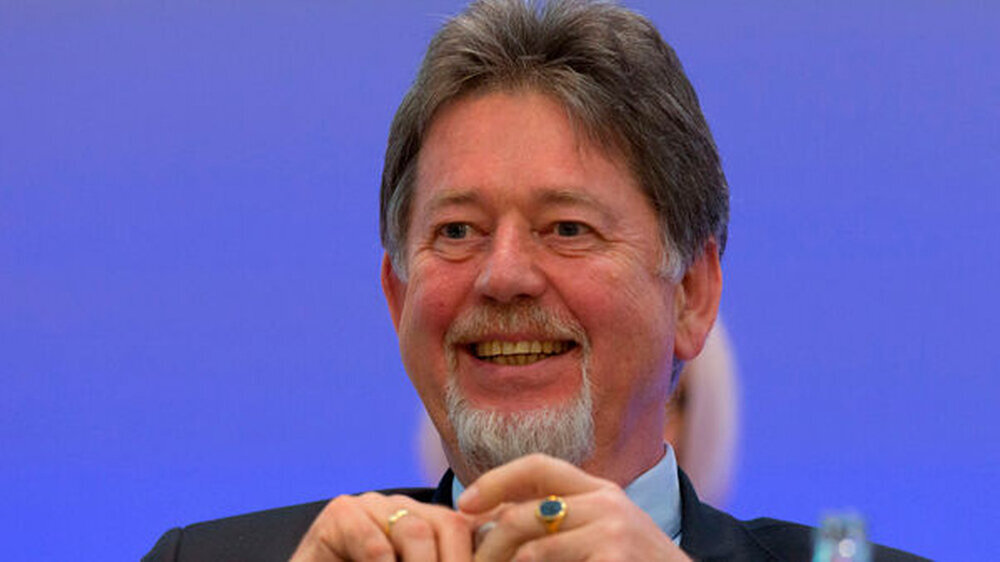 Der stellvertretende KZBV-Vorsitzende Dr. Günther E. Buchholz berichtete über den aktuellen Stand beim Online-Rollout der eGK und über die Schwierigkeiten beim Aufbau einer sicheren Telematikinfrastruktur.