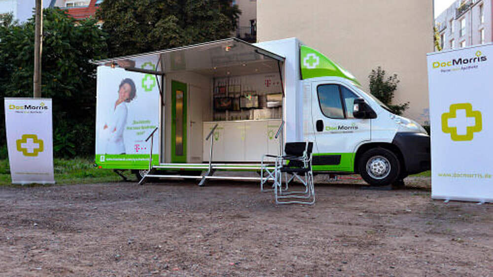 Der Apothekenbus auf Promotour. Der mobile Verkauf von Medikamenten ist bislang gesetzlich nicht möglich.