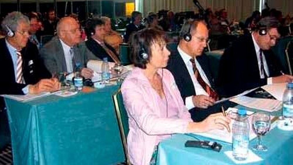 Die deutsche Delegation bei der ERO-Vollversammlung in Istanbul: Barbara Bergmann-Krauss, BZÄK, Dr. Peter Engel und Prof. Dr. Wolfgang Sprekels (1. Reihe. v.l.n.r.), Dr. Ernst-Jürgen Otterbach, Dr. Braun-Himmerich und ZA Ralf Wagner (2. Reihe, v.l.n.r.)