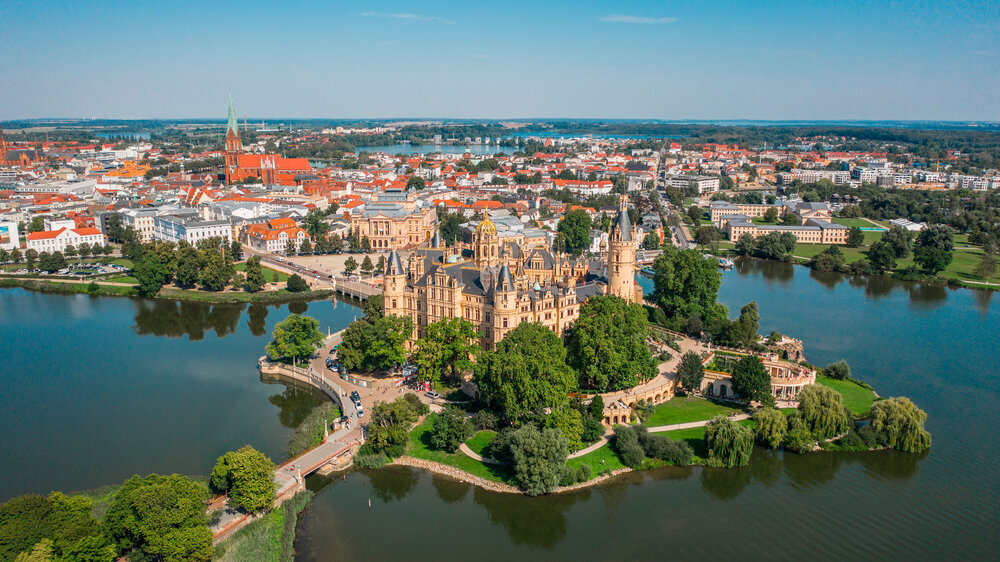 Luftaufnahme des Schweriner Schlosses in Mecklenburg-Vorpommern Luftaufnahme des Schweriner Schlosses in Mecklenburg-Vorpommern