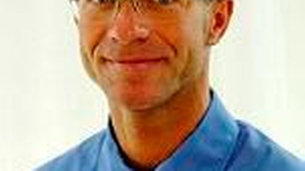 Priv. Doz. Dr. Dr. Ronald Schimming\r\ngeb. 27.12.1965, 1987 – 1996 Studium der Medizin und Zahnmedizin an der Charité in Berlin und der Med. Fakultät der TU Dresden. 1996 Vollapprobation als Arzt und Zahnarzt. 1994 Promotion Dr. med., 1998 Promotion