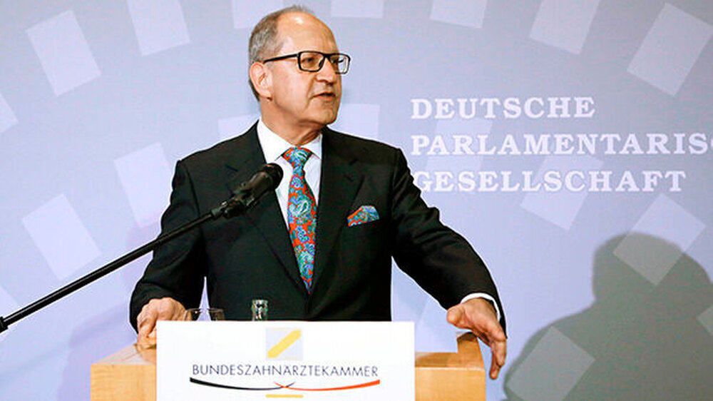 "Qualitätsförderung erhält auch in der zahnärztlichen Versorgung ein zunehmend größeres Gewicht", erläuterte der Präsident der Bundeszahnärztekammer (BZÄK), Dr. Peter Engel, und verwies in dem Zusammenhang auf die Qualitätsoffensive der BZÄK u