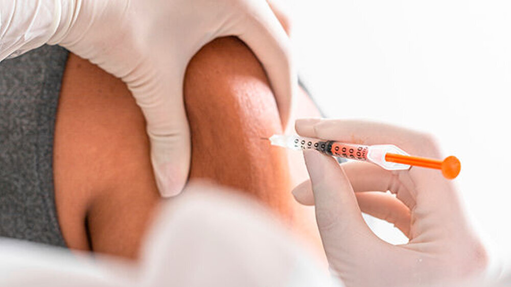 Mit Einführung des § 20b Infektionsschutzgesetz (IfSG) zum 12. Dezember 2021 sowie der zum 25. Mai 2022 in Kraft getretenen Änderung der Coronavirus-Impfverordnung (Coronavirus-ImpfV) wurden Zahnarztpraxen in die Umsetzung der Corona-Impfkampagne der B