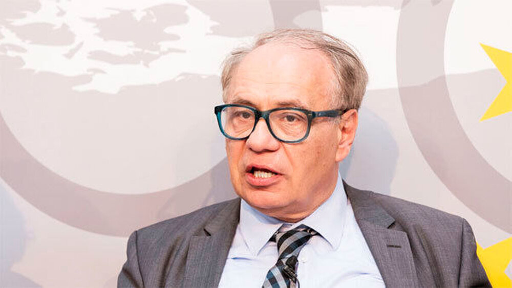 RA Prof. Dr. Wolfgang Ewer, Vizepräsident des Bundesverbands der Freien Berufe (BFB) und Präsidiumsmitglied des Deutschen Anwaltvereins, nannte die Freien Berufe einen Wachstumssektor, der entscheidend zur wirtschaftlichen Dynamik in Deutschland und im europäischen Binnenmarkt beiträgt: „Das Primat des Preises darf nicht über das der Qualität gestellt werden.“ |