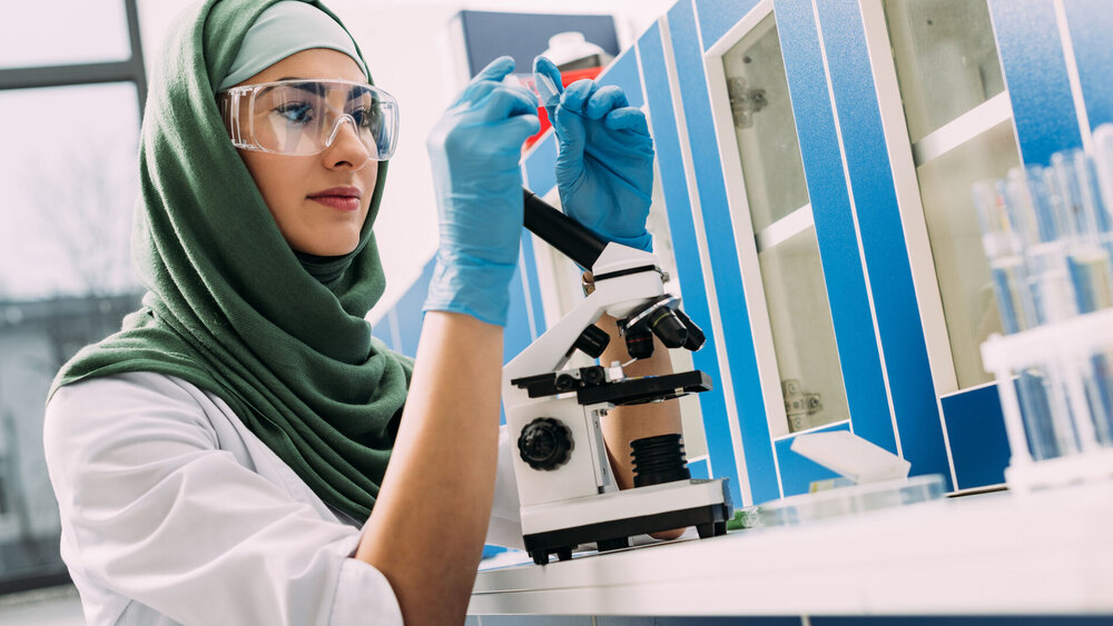 Forscherin Wissenschaftlerin Forschung Labor